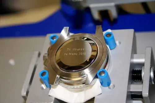 Gravure texte (initiales, prénom, petit mot) - Montre personnalisée Time2Seiko