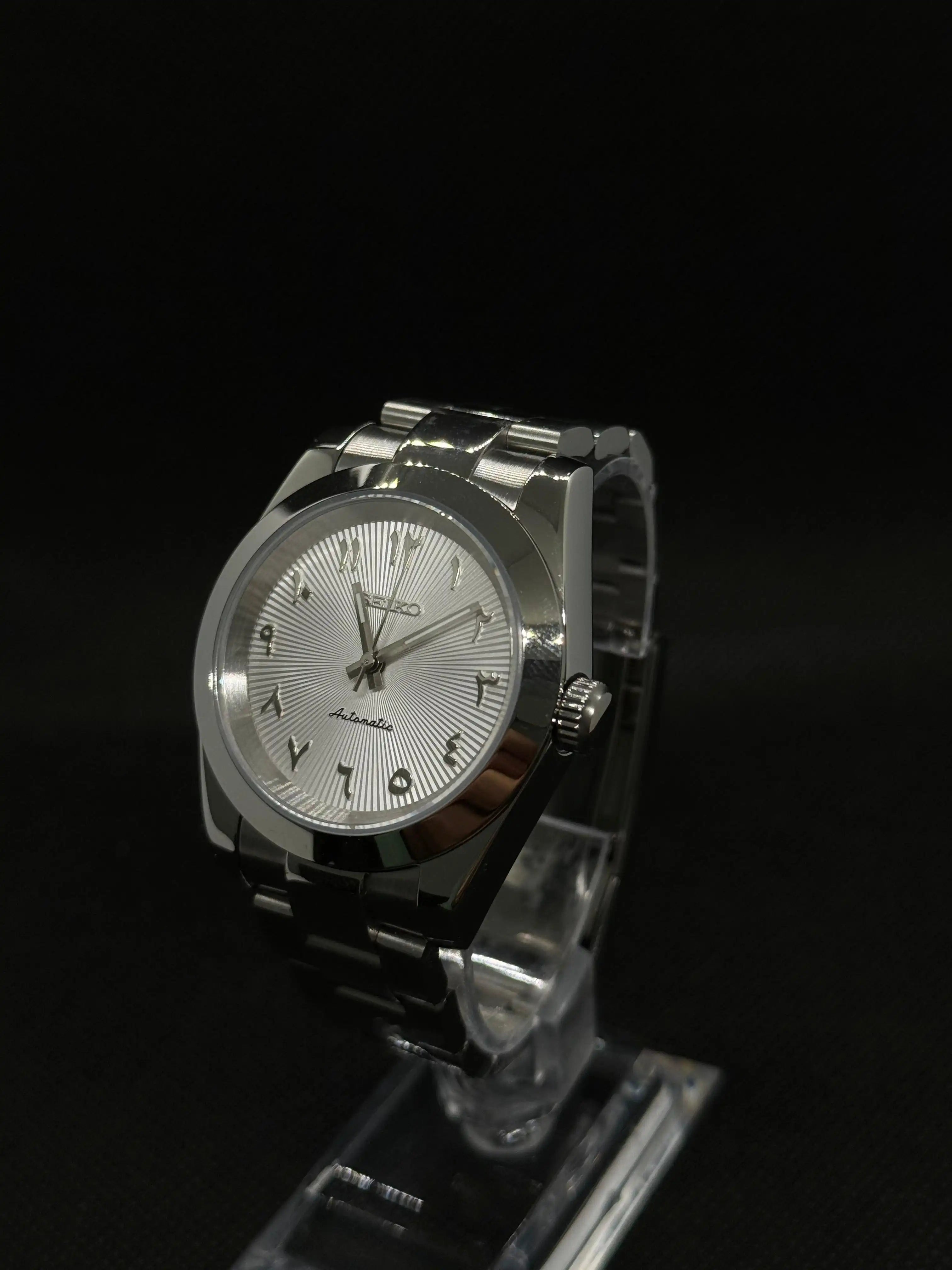 SEIKOJUST Arabic White - Montre personnalisée Time2Seiko