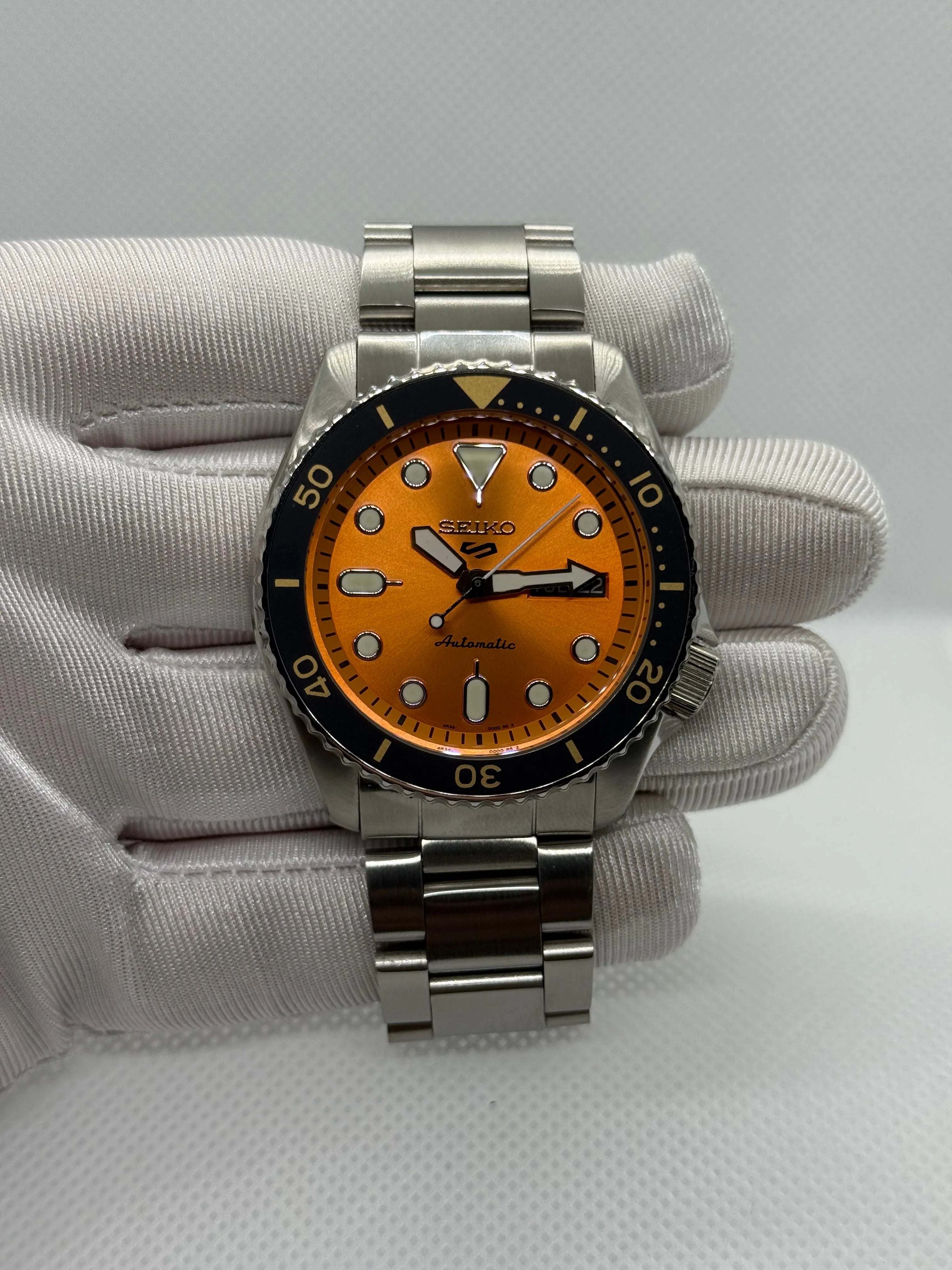 SeikoSKK orange - Montre personnalisée Time2Seiko