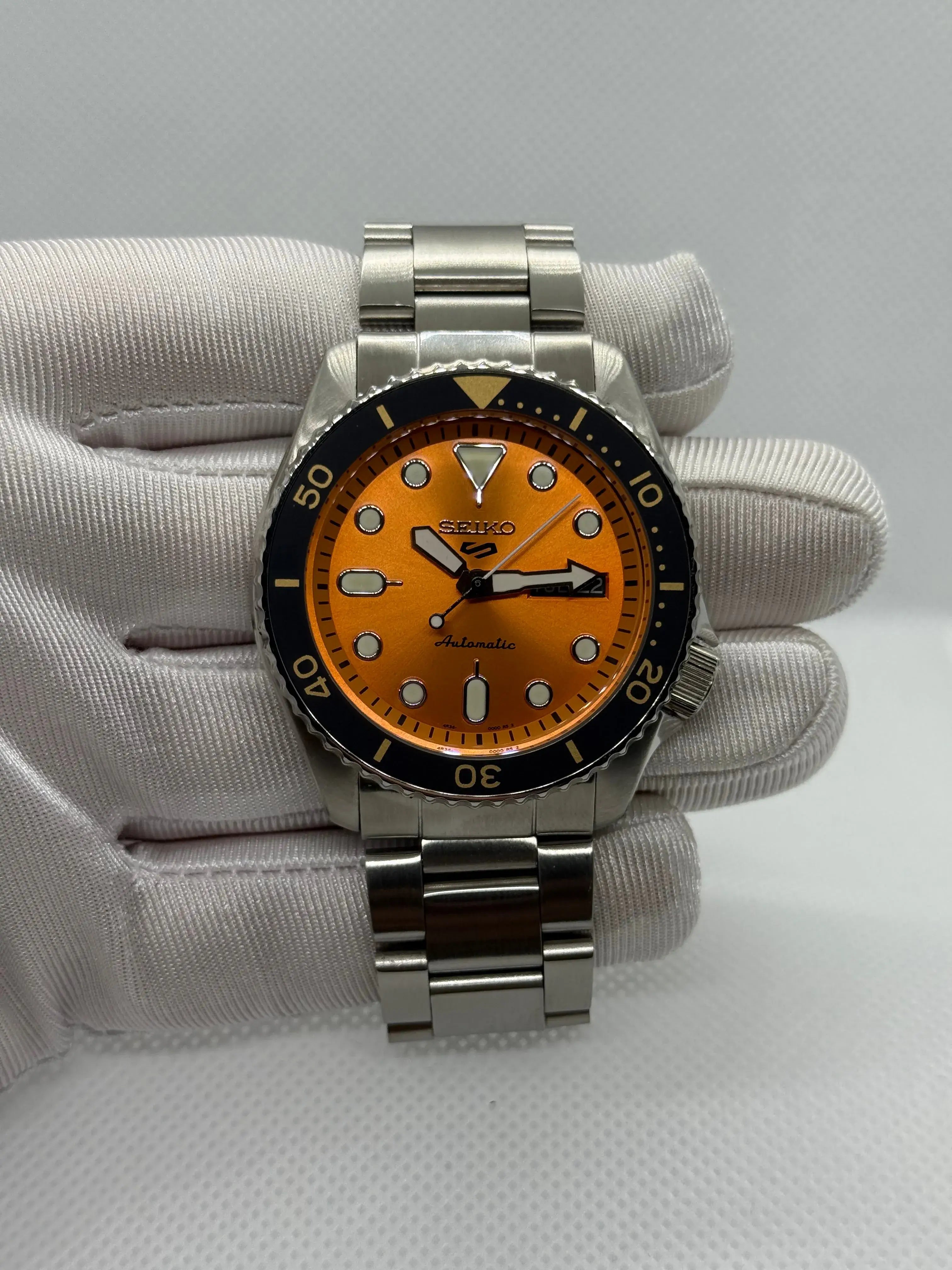 SeikoSKK orange - Montre personnalisée Time2Seiko