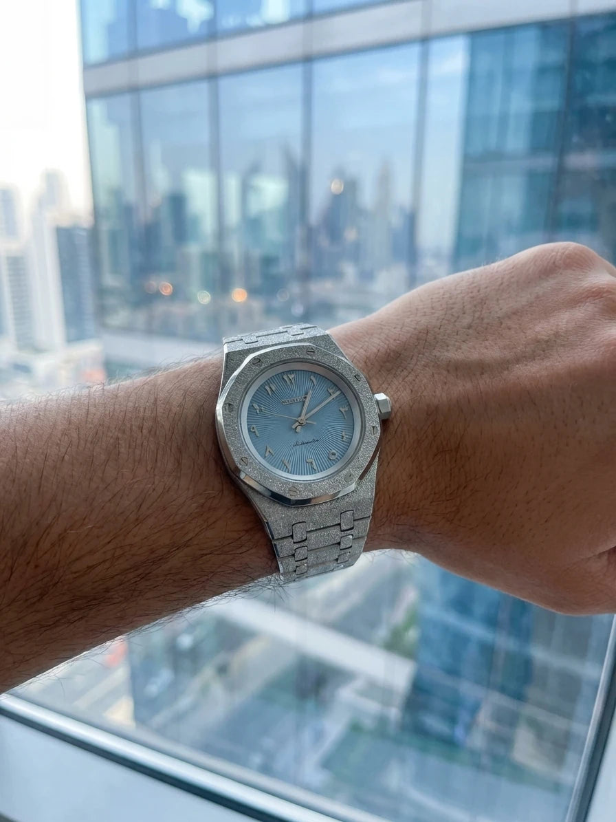 SEIKOAK Arabic brillante portée au poignet - Time2Seiko