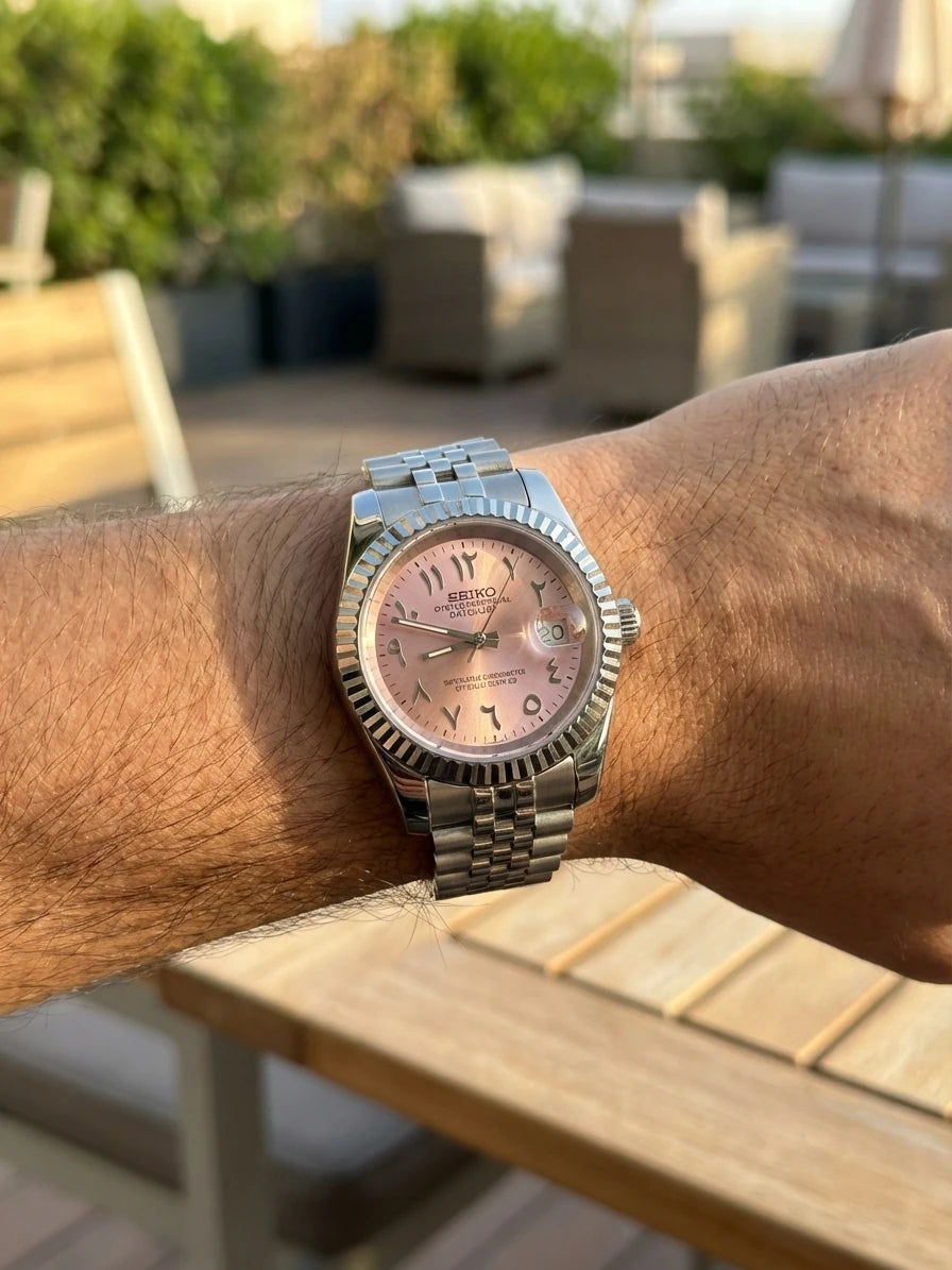 SEIKOJUST Arabic rose portée au poignet - Time2Seiko