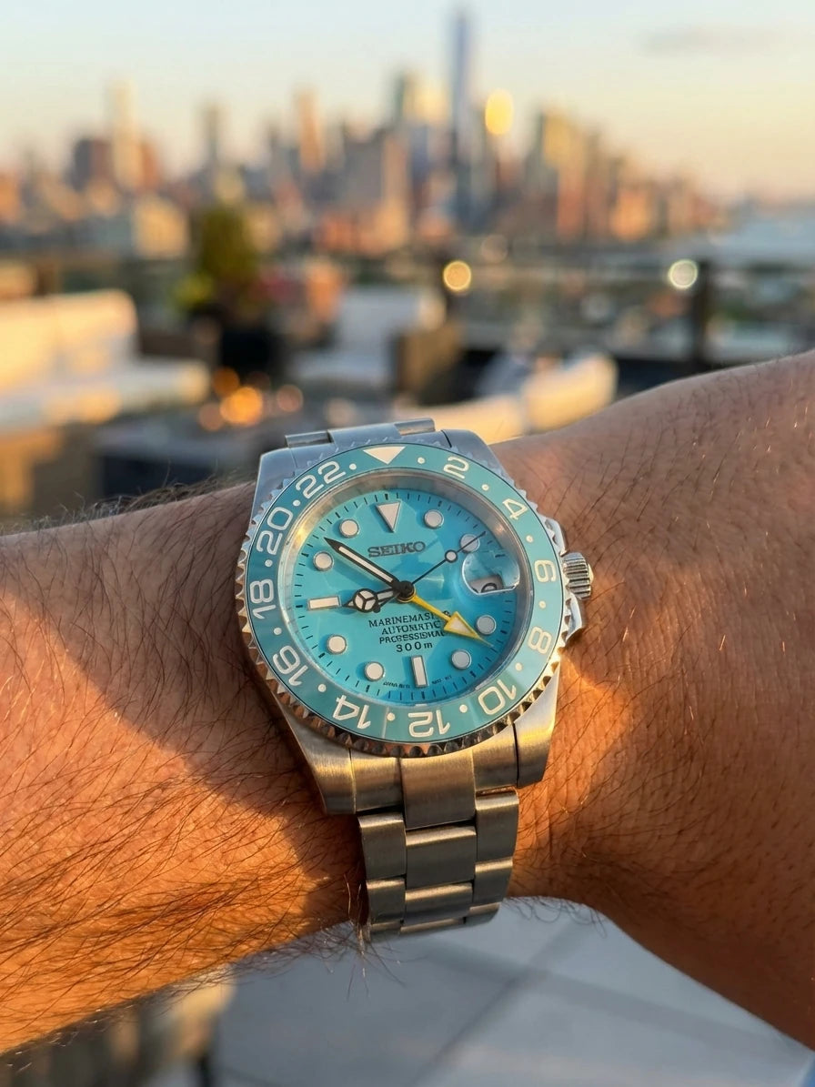 SEIKO GMT blue portée au poignet - Time2Seiko