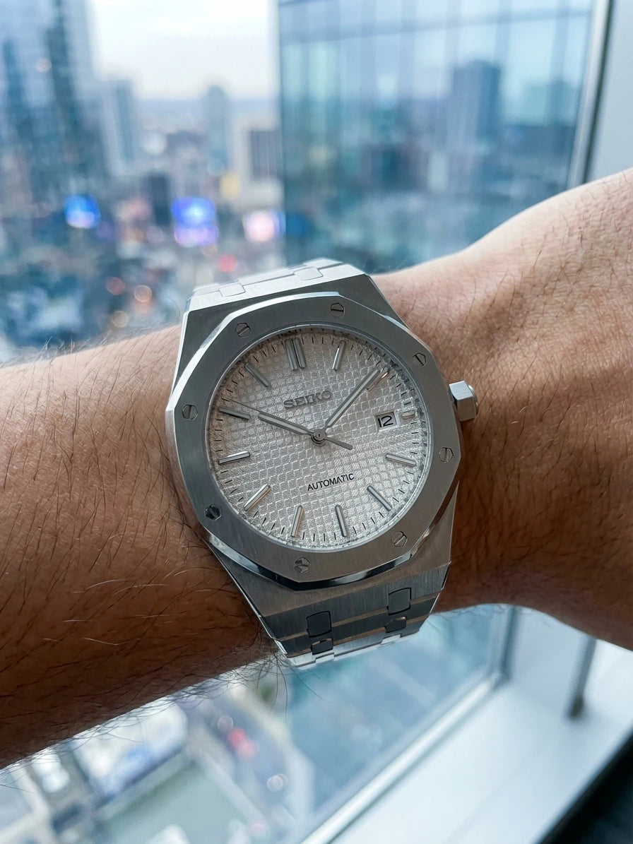 SEIKOAK blanche portée au poignet - Time2Seiko