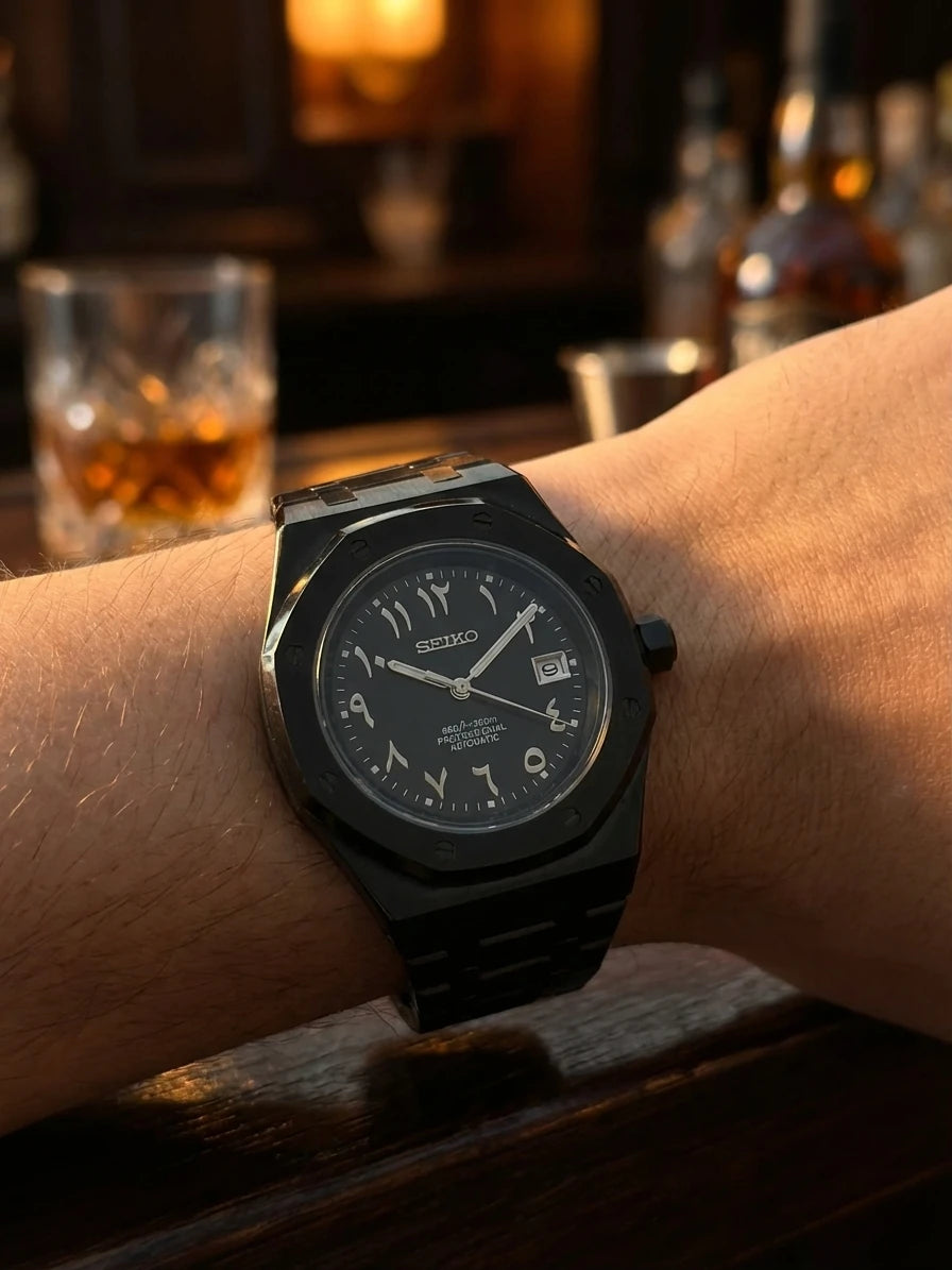 SEIKOAK full black portée au poignet - Time2Seiko