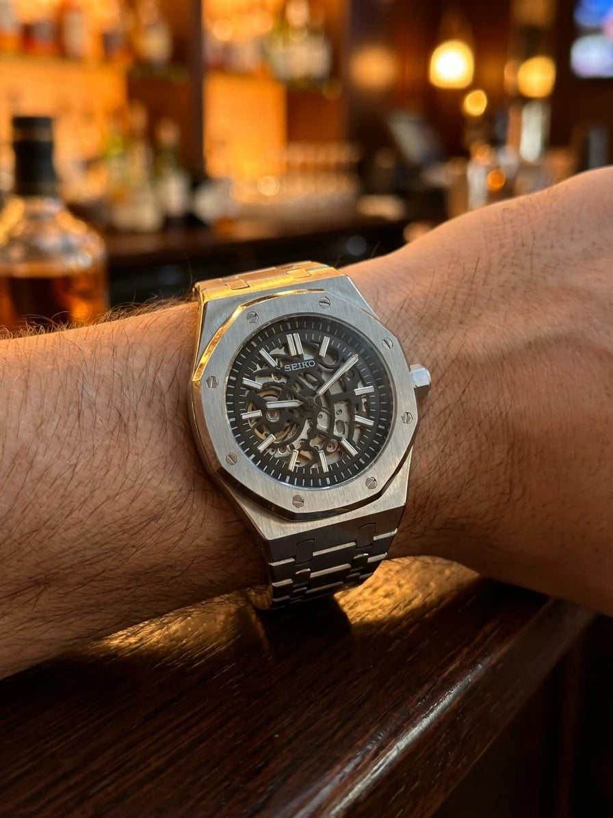 SEIKOAK Skeleton portée au poignet - Time2Seiko