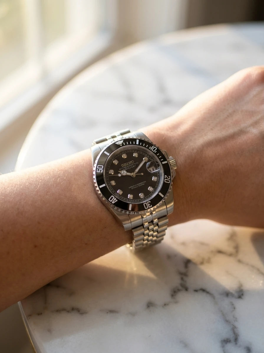 SEIKOMARINER diamond black portée au poignet - Time2Seiko