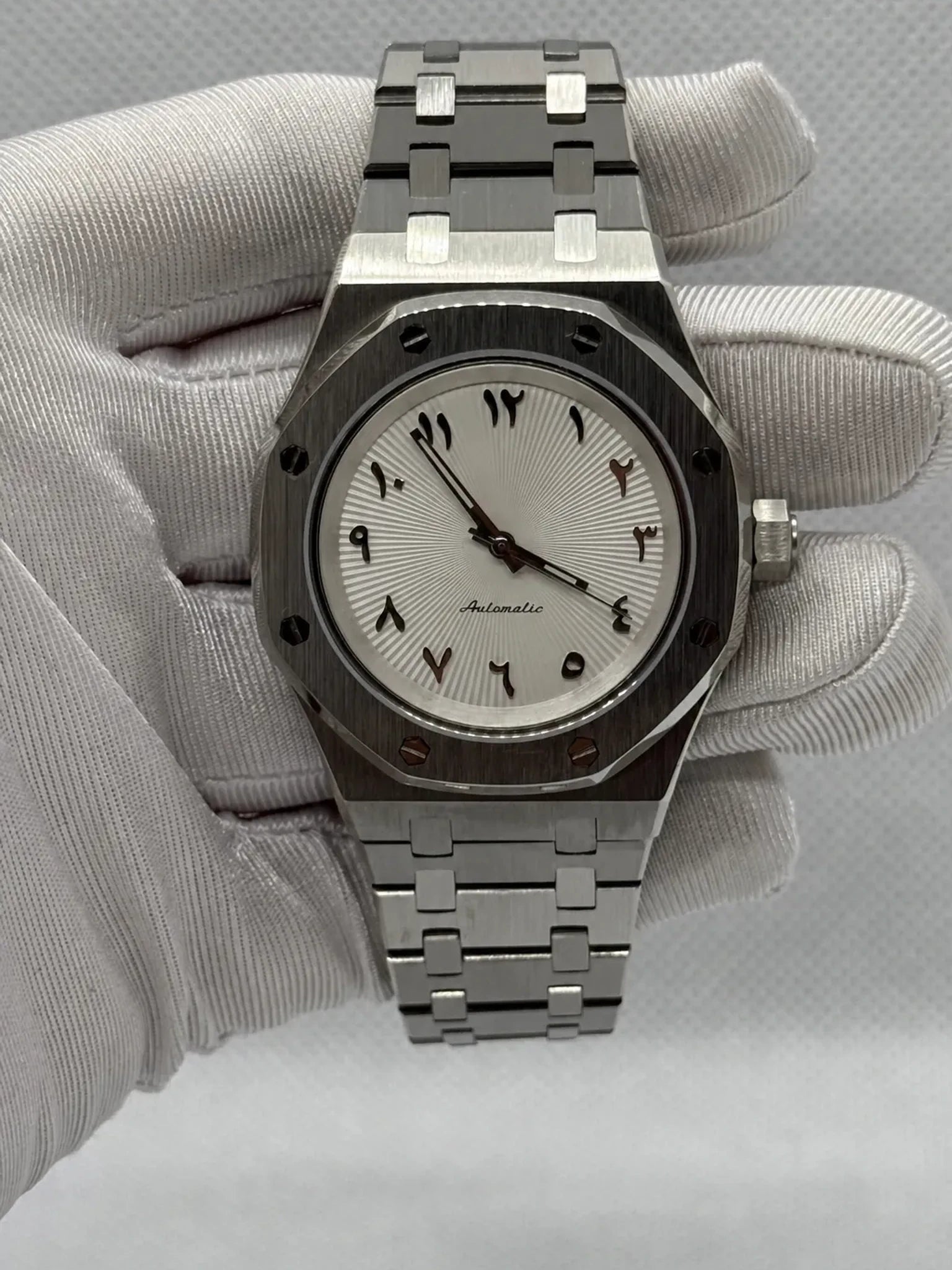 Montre Seiko mod SEIKOAK Arabic white, vue de face — Time2Seiko
