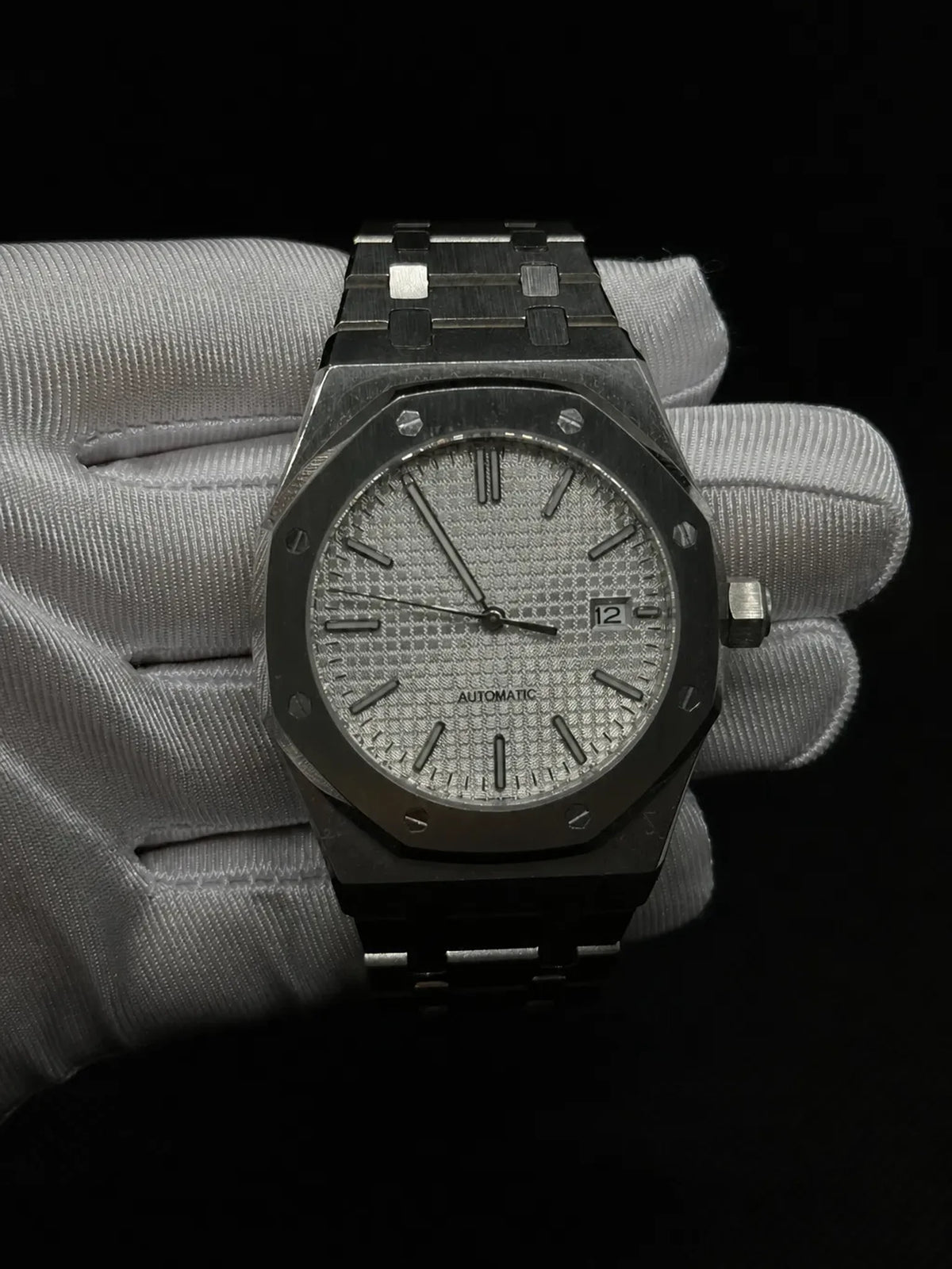 Montre Seiko mod SEIKOAK blanche, vue de face — Time2Seiko