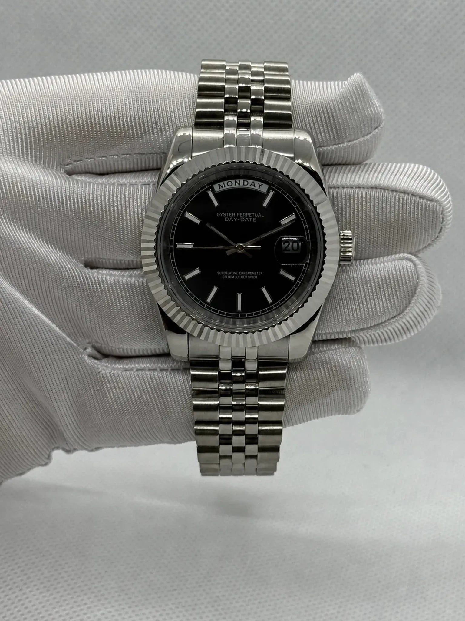 Montre Seiko mod SEIKODATE black, vue de face — Time2Seiko
