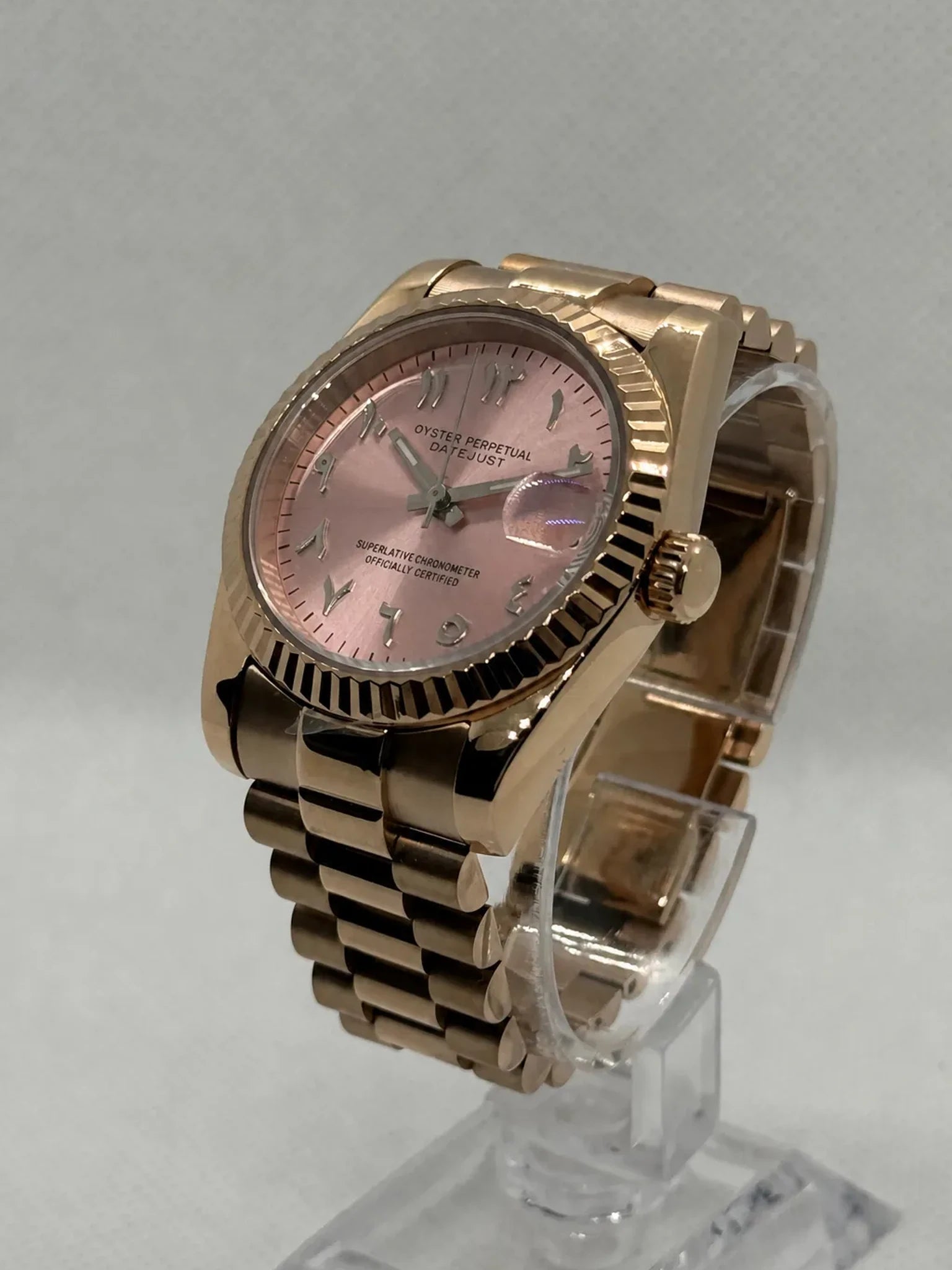 Montre Seiko mod SEIKOJUST arabic or rose, vue trois-quarts — Time2Seiko
