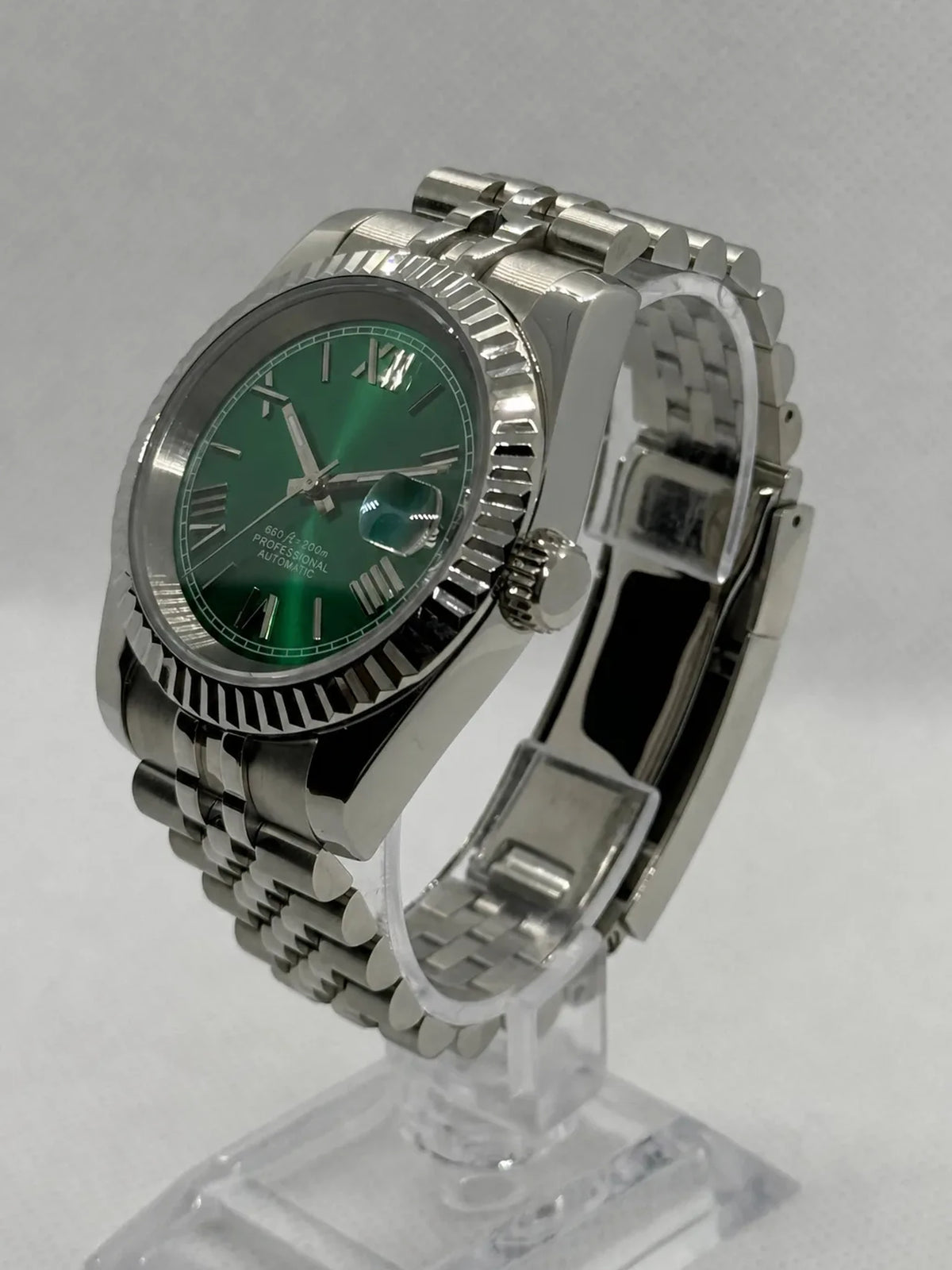 Montre Seiko mod SEIKOJUST Roman verte, vue 3 — Time2Seiko