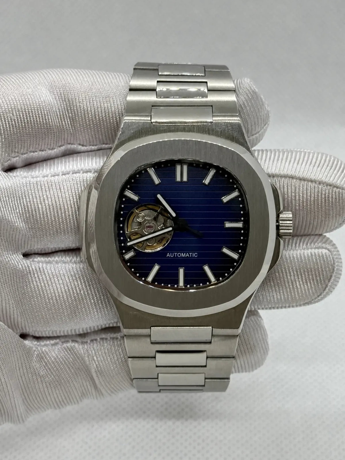 Montre Seiko mod SEIKOLUS cœur ouvert bleue, vue de face — Time2Seiko