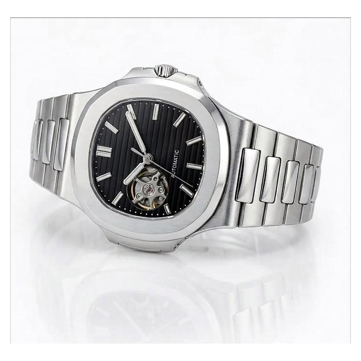 Montre Seiko mod SEIKOLUS coeur ouvert noir, vue trois-quarts — Time2Seiko