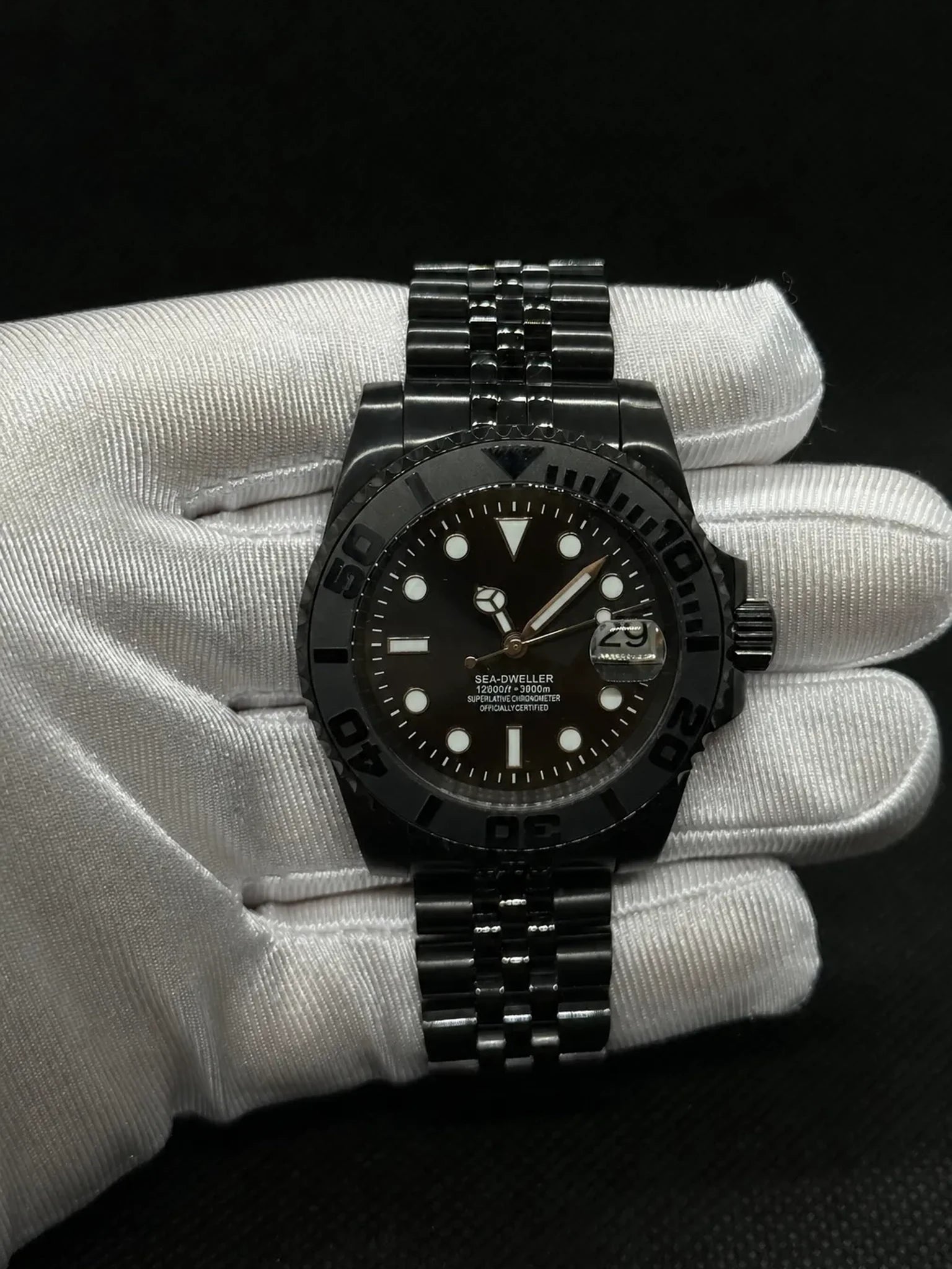Montre Seiko mod SEIKOMARINER full black, vue de face — Time2Seiko