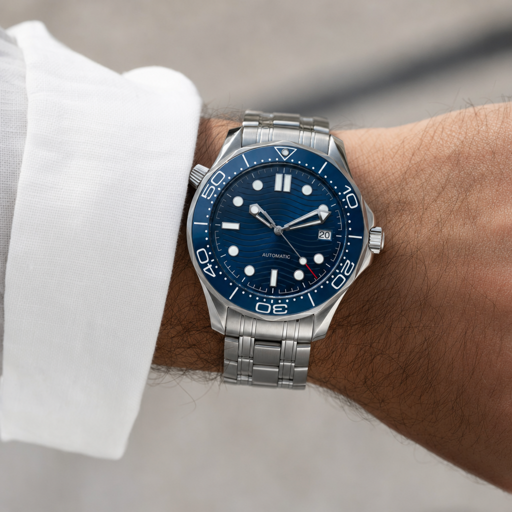 Montre Seiko mod SEIKOMARINER master bleue portée au poignet — Time2Seiko