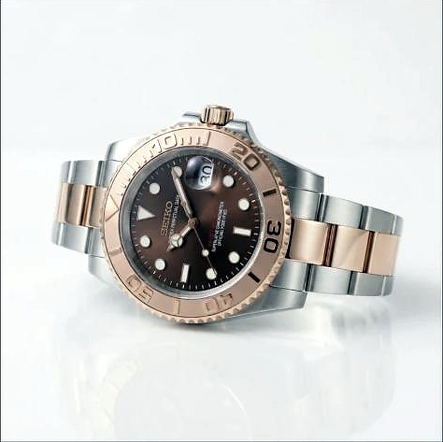 SEIKOMARINER two tone — vue 3/4 plongeuse two-tone acier or rose cadran chocolat — Seiko mod Time2Seiko