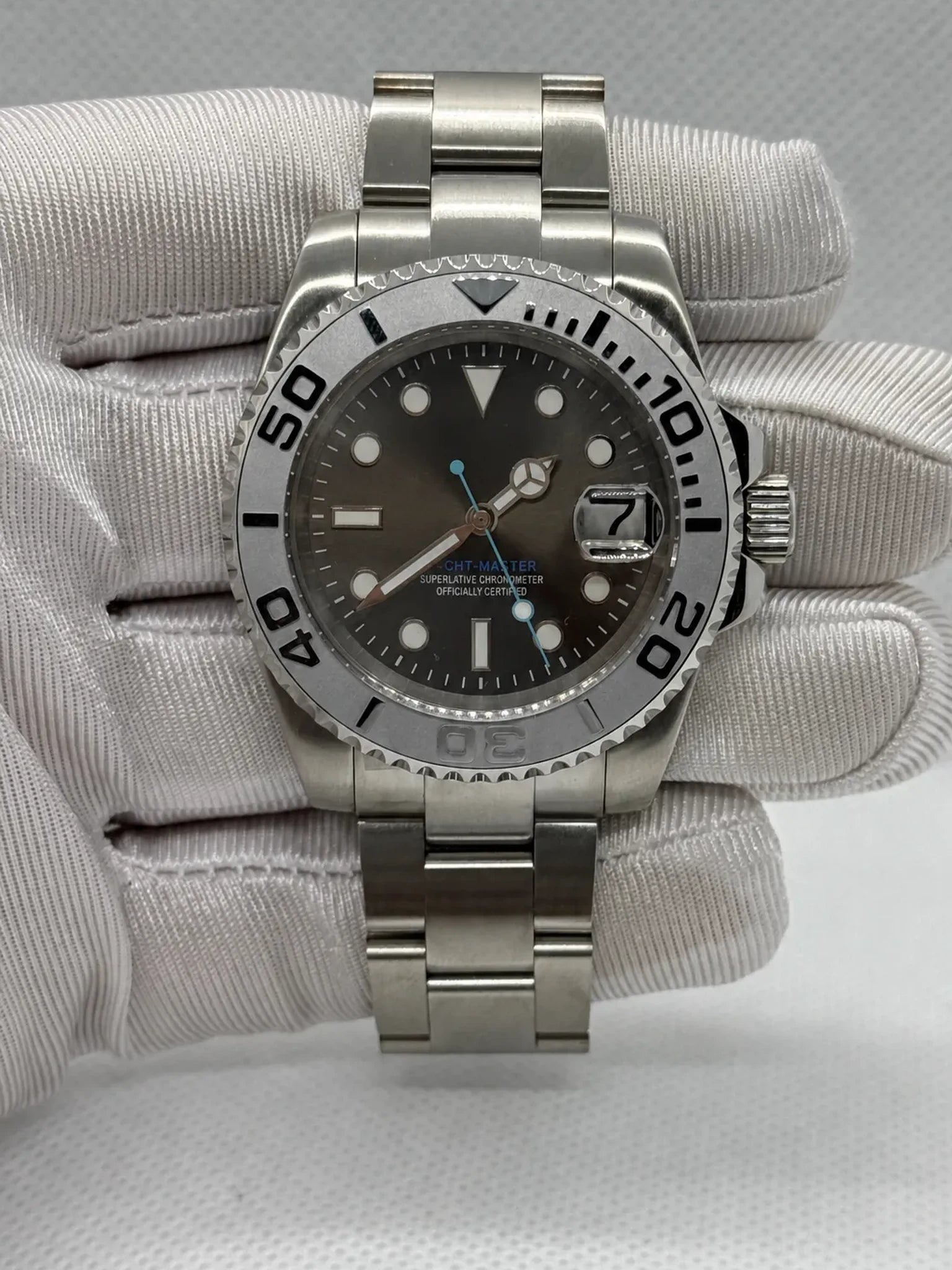 Montre Seiko mod SEIKOMARINER white, vue de face — Time2Seiko