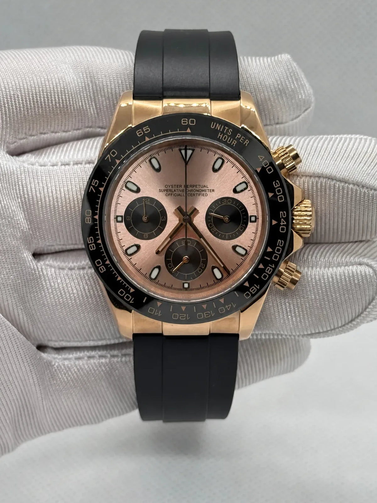 Montre Seiko mod SEIKONA or rose, vue de face — Time2Seiko