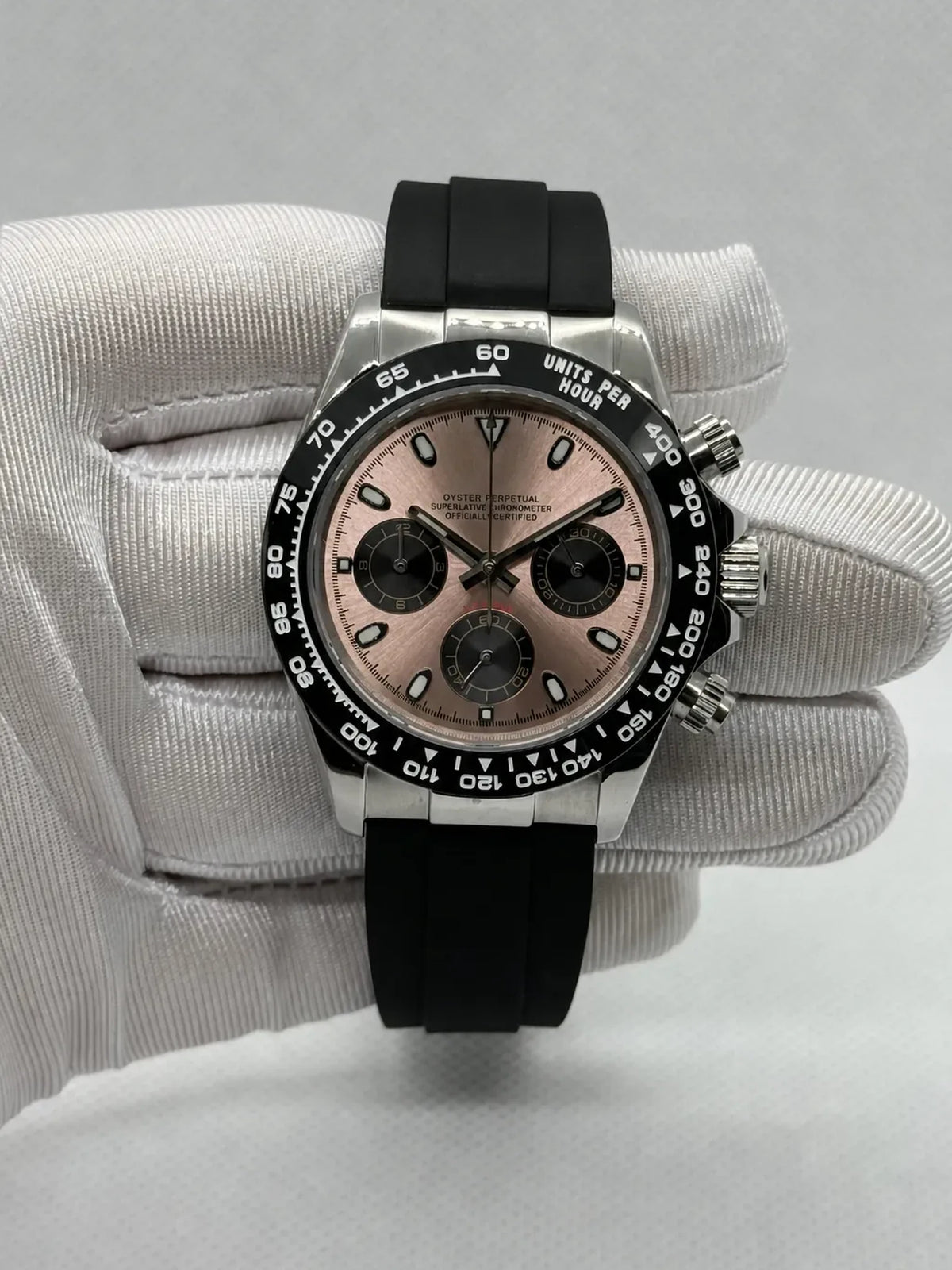 Montre Seiko mod SEIKONA rose, vue de face — Time2Seiko