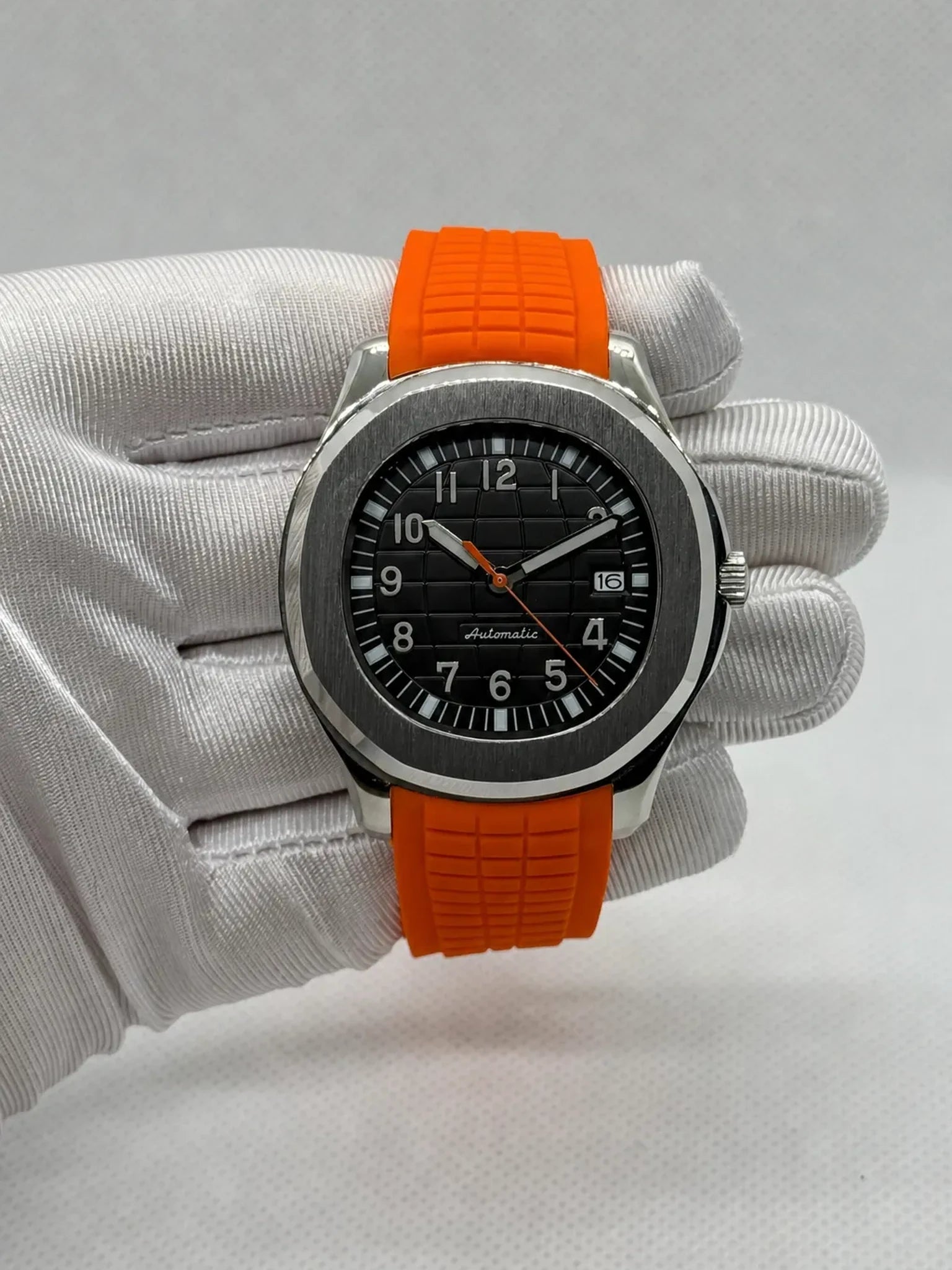 Montre Seiko mod SEIKONAUT orange, vue de face — Time2Seiko