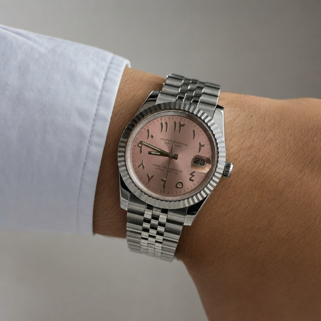 Montre Seiko mod SEIKOJUST Arabic rose portée au poignet — Time2Seiko