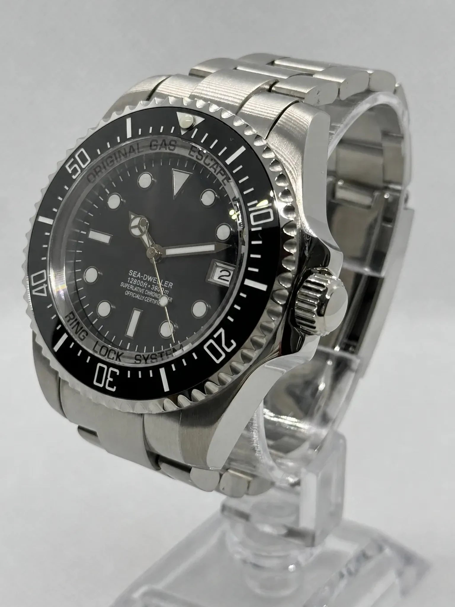 Montre mod Ghost King noire de profil, boîtier acier noirci et bracelet assorti
