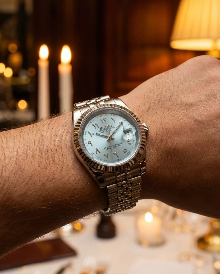 SEIKOJUST Arabic Ice Blue portée au poignet - Time2Seiko