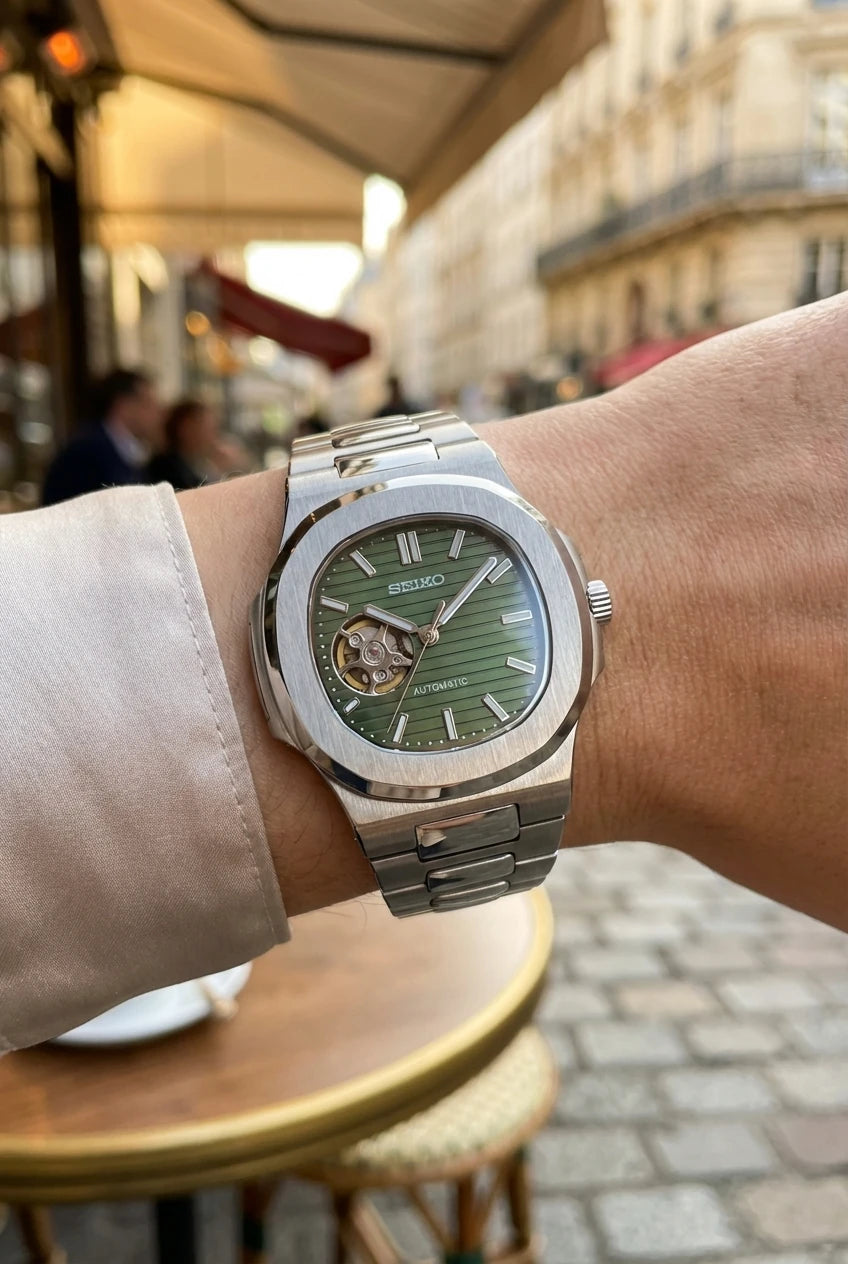 SEIKOLUS coeur ouvert vert militaire portée au poignet - Time2Seiko