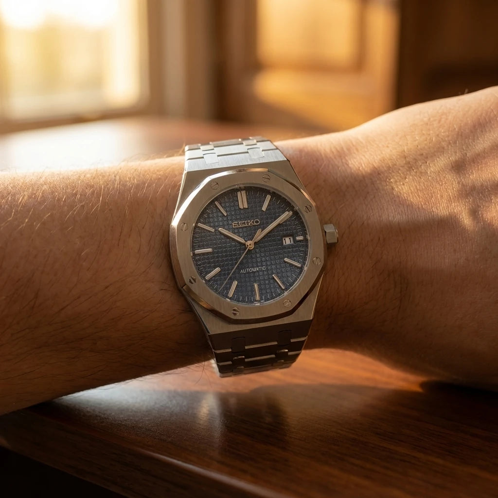 SEIKOAK bleue portée au poignet - Time2Seiko