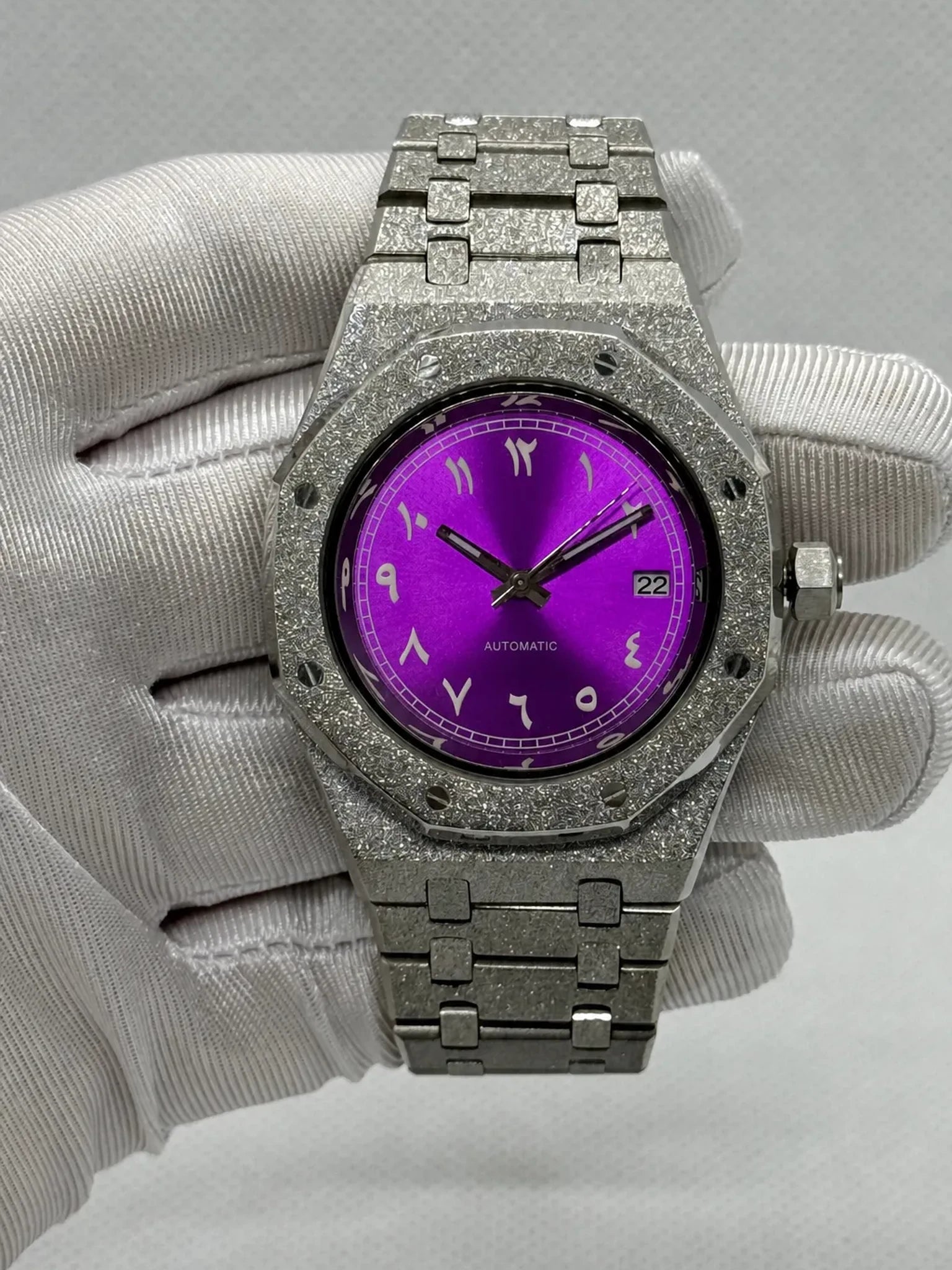 Montre Seiko mod SEIKOAK arabic brillante rose, vue de face — Time2Seiko