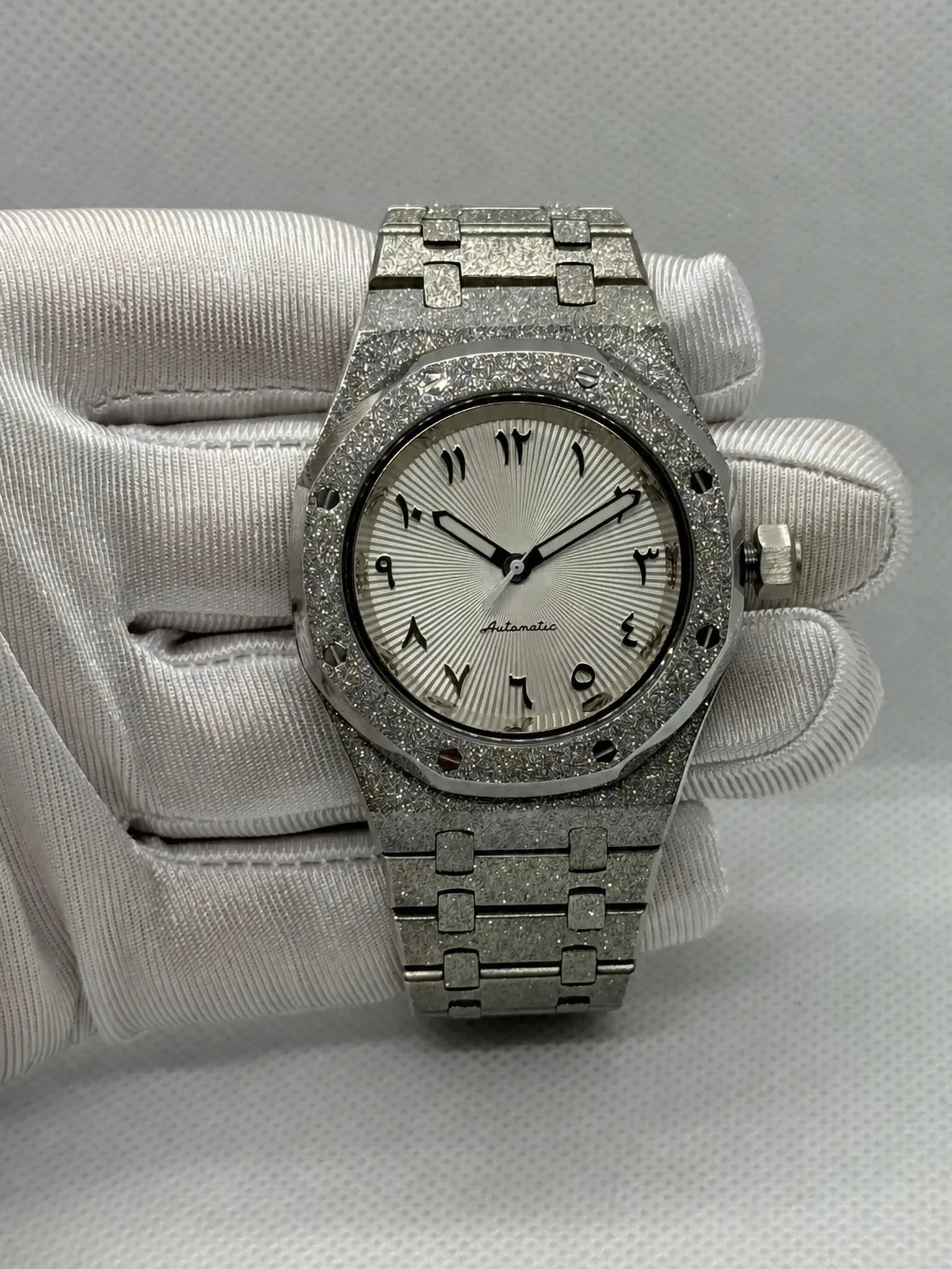 Montre Seiko mod SEIKOAK brillante arabic blanche, vue de face — Time2Seiko