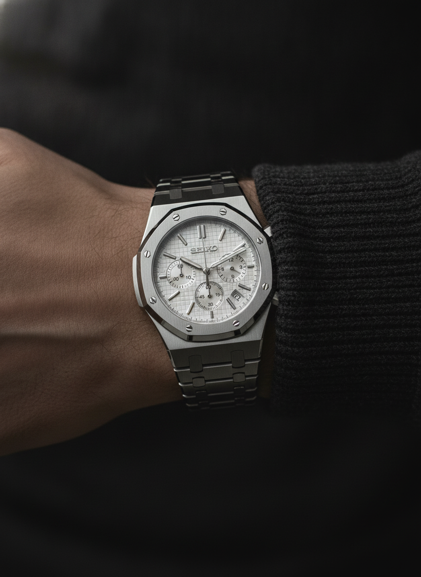 Montre Seiko Mod SEIKOAK chronographe argent portée au poignet