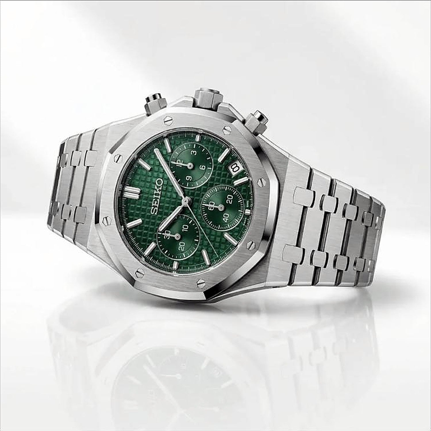 SEIKOAK chronographe verte — vue 3/4 chronographe boîtier octogonal cadran vert — Seiko mod SEIKOAK Time2Seiko