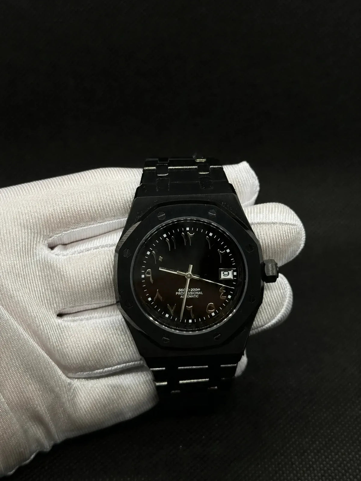 Montre Seiko mod SEIKOAK full black, vue de face — Time2Seiko