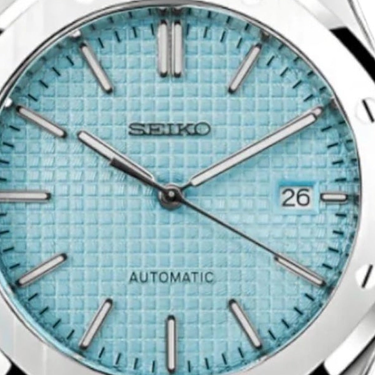 SEIKOAK ice blue — macro cadran bleu glacier motif tapisserie — Time2Seiko