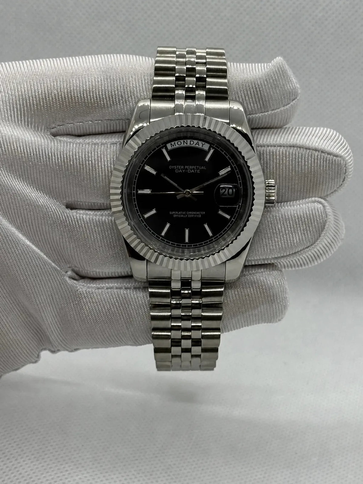 Montre Seiko mod SEIKODATE black, vue de face — Time2Seiko