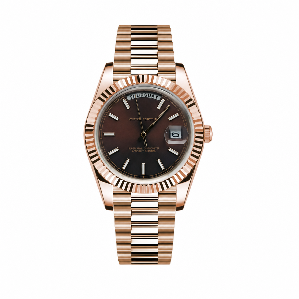 Montre Seiko mod SEIKODATE chocolat, sur fond blanc — Time2Seiko