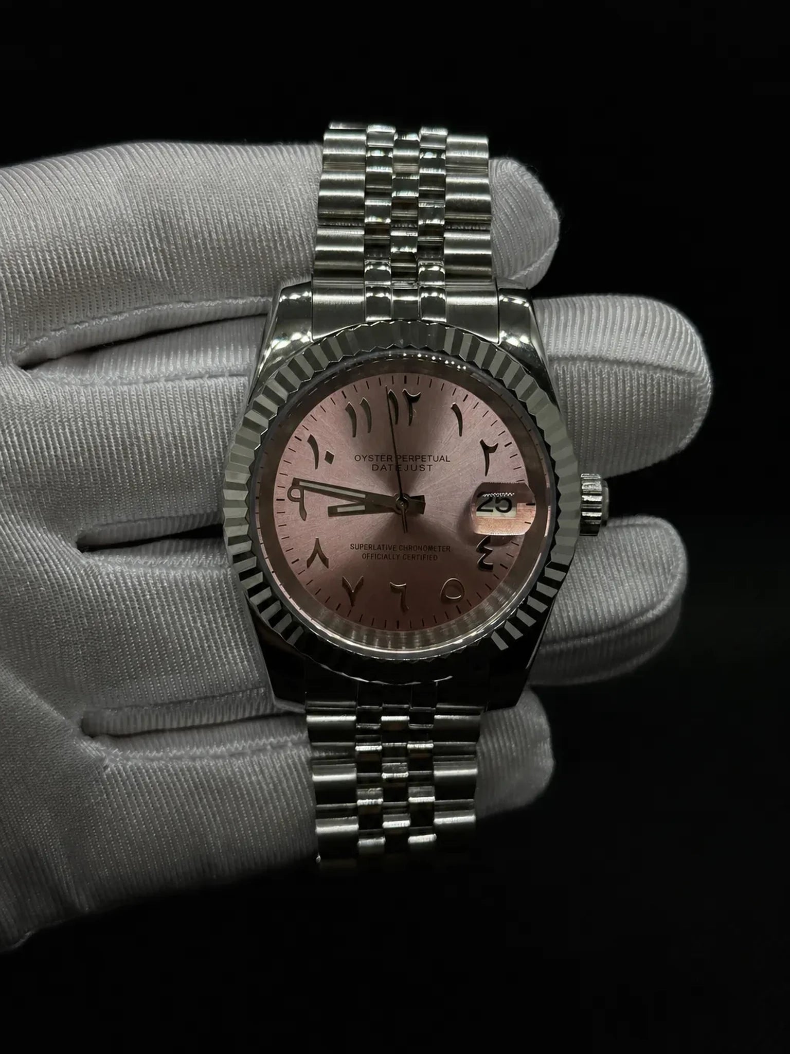 Montre Seiko mod SEIKOJUST Arabic rose, vue de face — Time2Seiko
