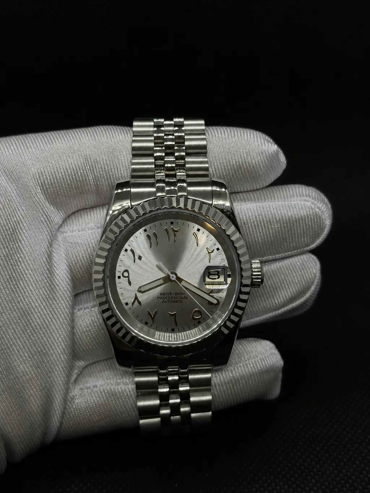 Montre Seiko mod SEIKOJUST Arabic silver, vue de face — Time2Seiko