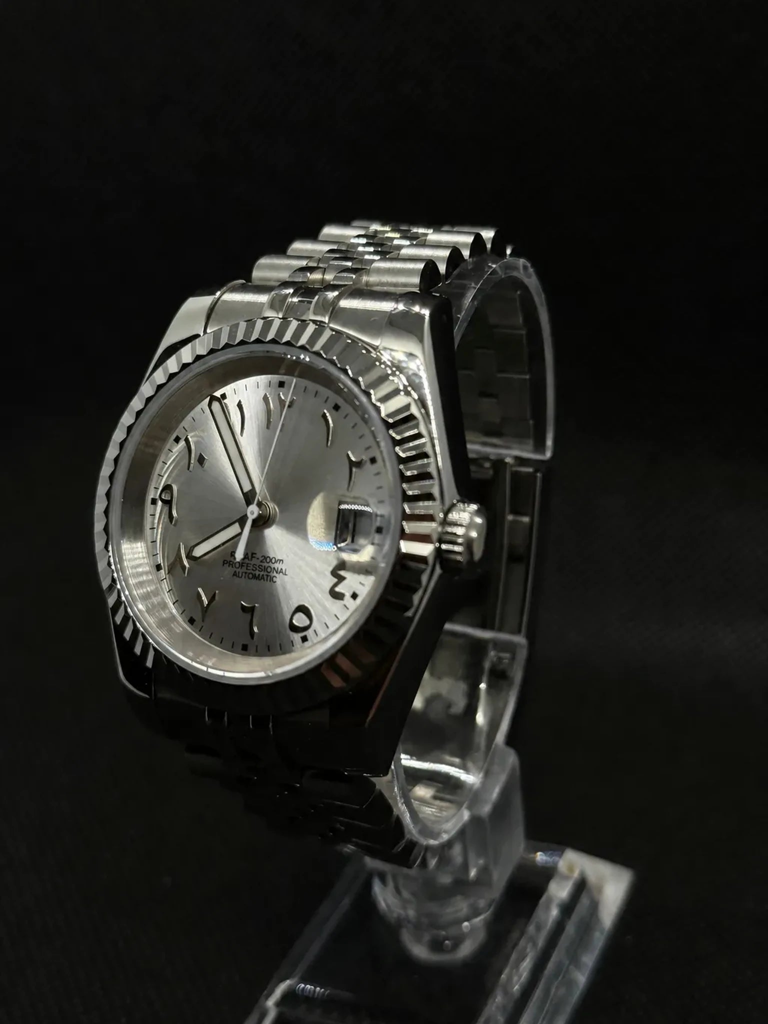 Montre Seiko mod SEIKOJUST Arabic silver, vue 3 — Time2Seiko