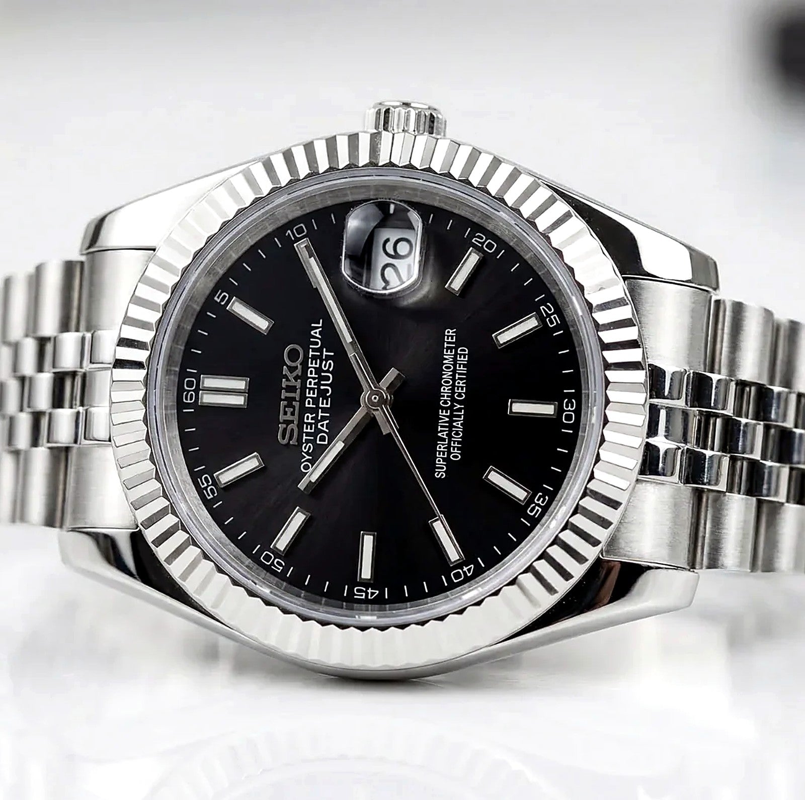 SEIKOJUST black — vue 3/4 bracelet jubilé — Seiko mod Time2Seiko