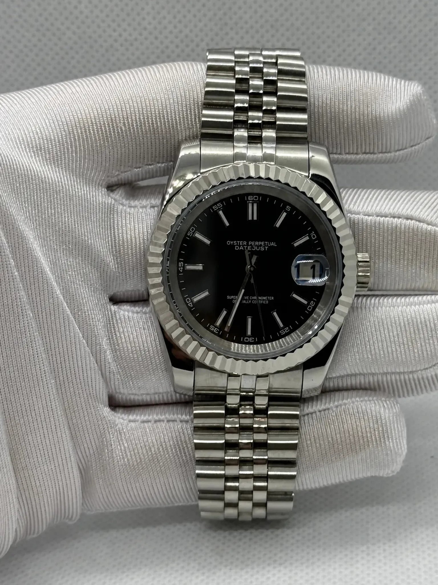 Montre Seiko mod SEIKOJUST black, vue de face — Time2Seiko