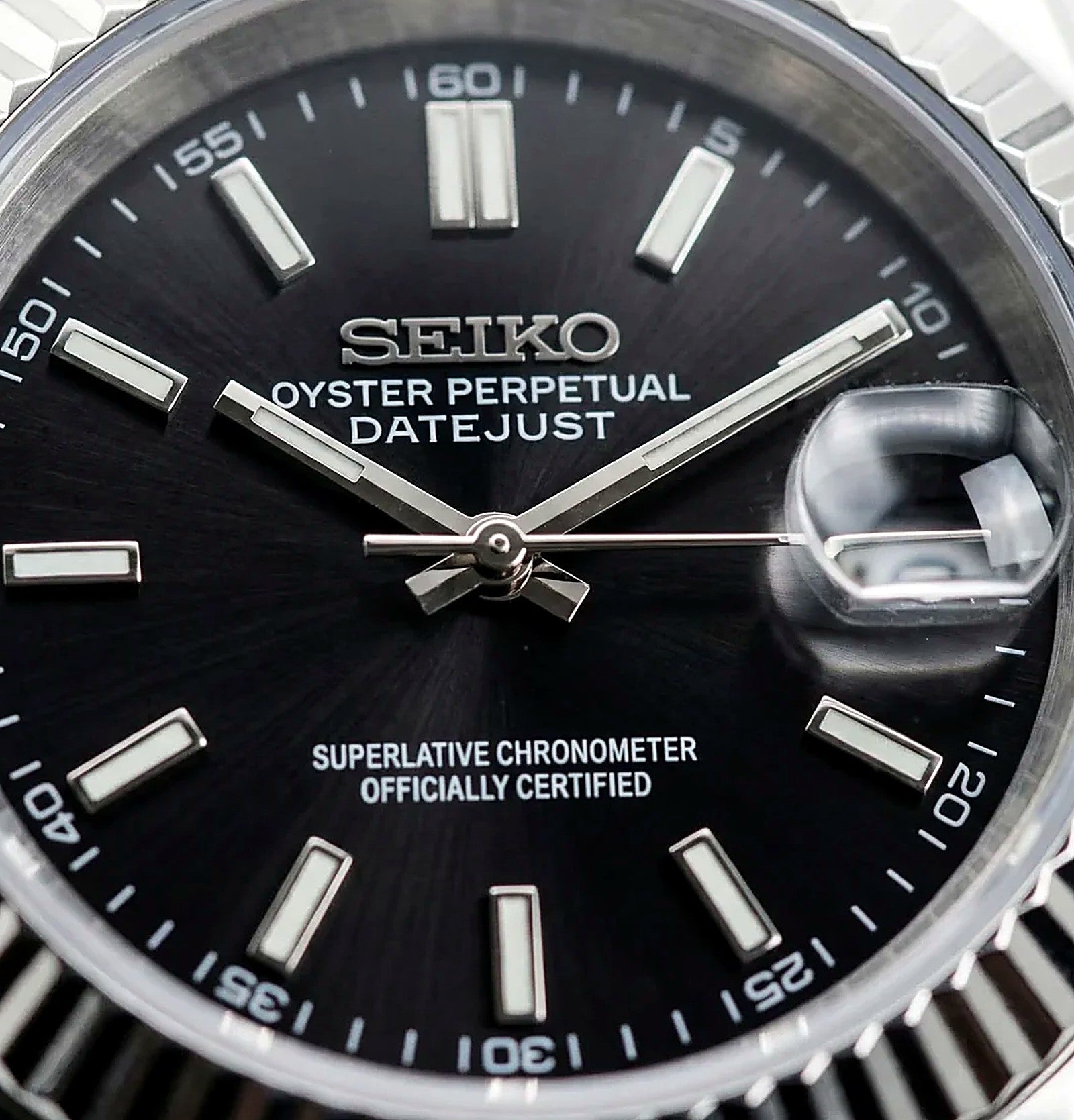 SEIKOJUST black — macro cadran noir index appliqués luminescents — Time2Seiko