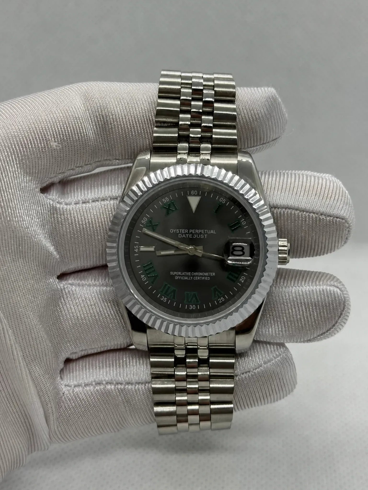 Montre Seiko mod SEIKOJUST Wimbledon, vue de face — Time2Seiko