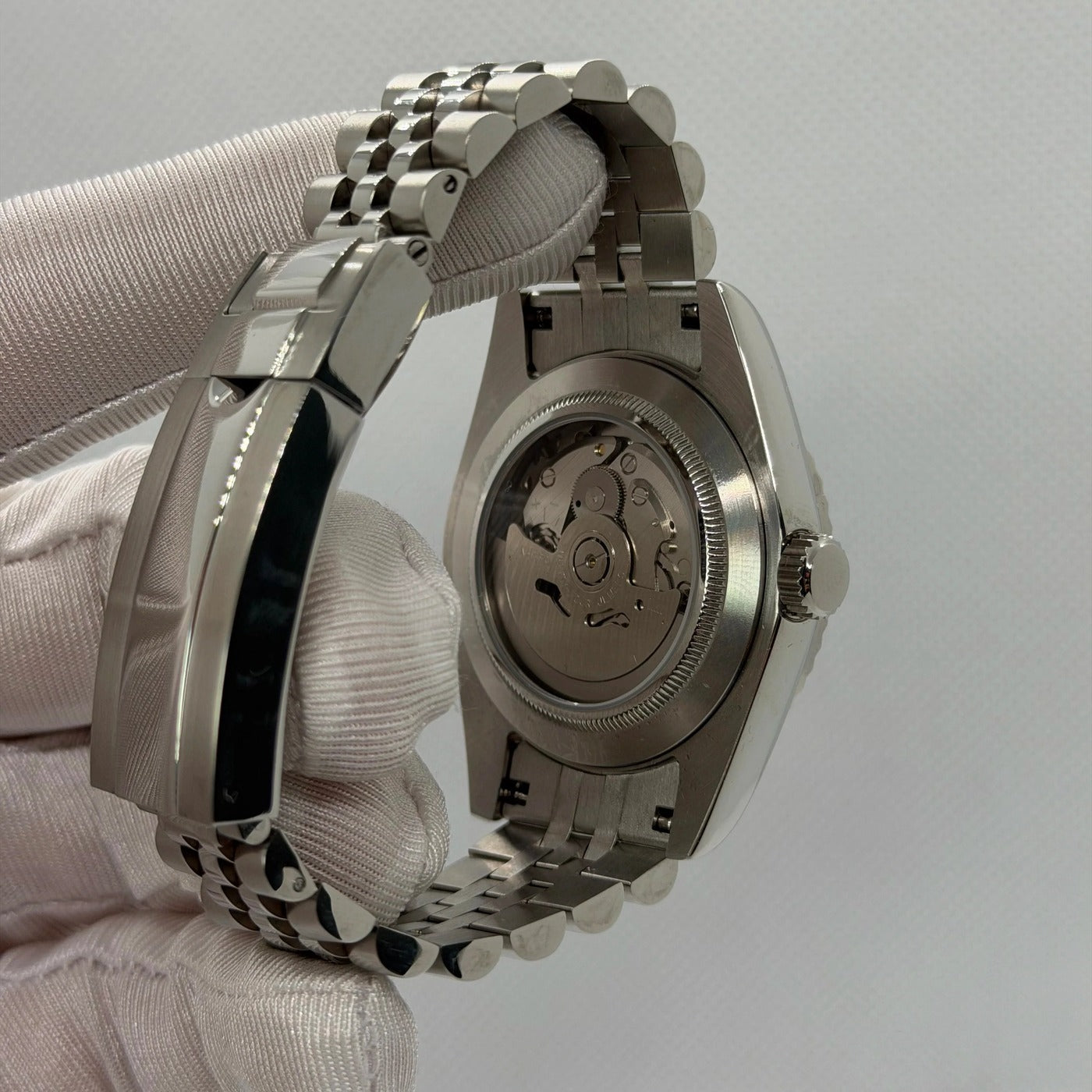 SEIKOJUST galaxy — vue de dos mouvement automatique visible — Time2Seiko