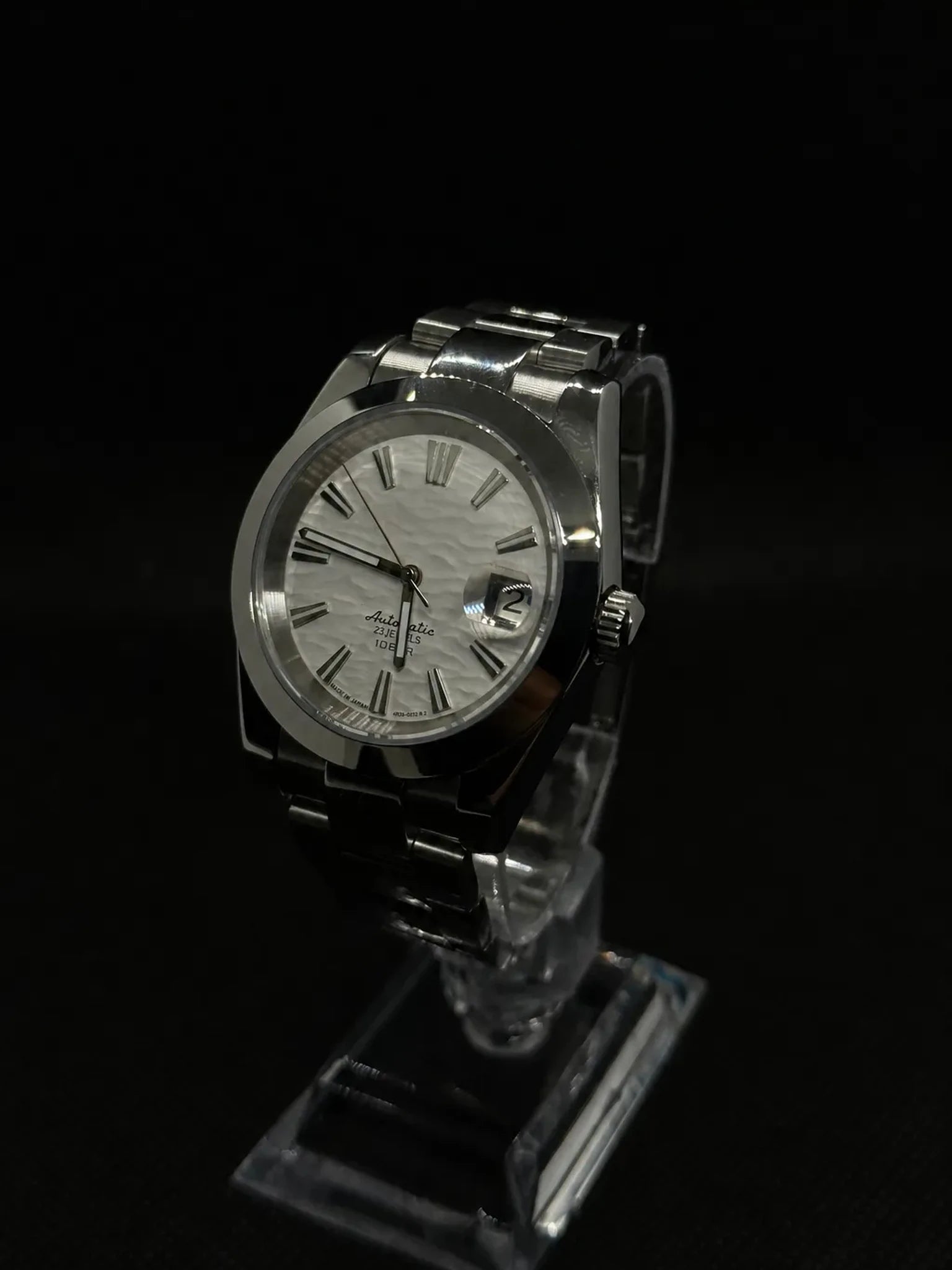 Montre Seiko mod SEIKOJUST glacier white, vue 3 — Time2Seiko