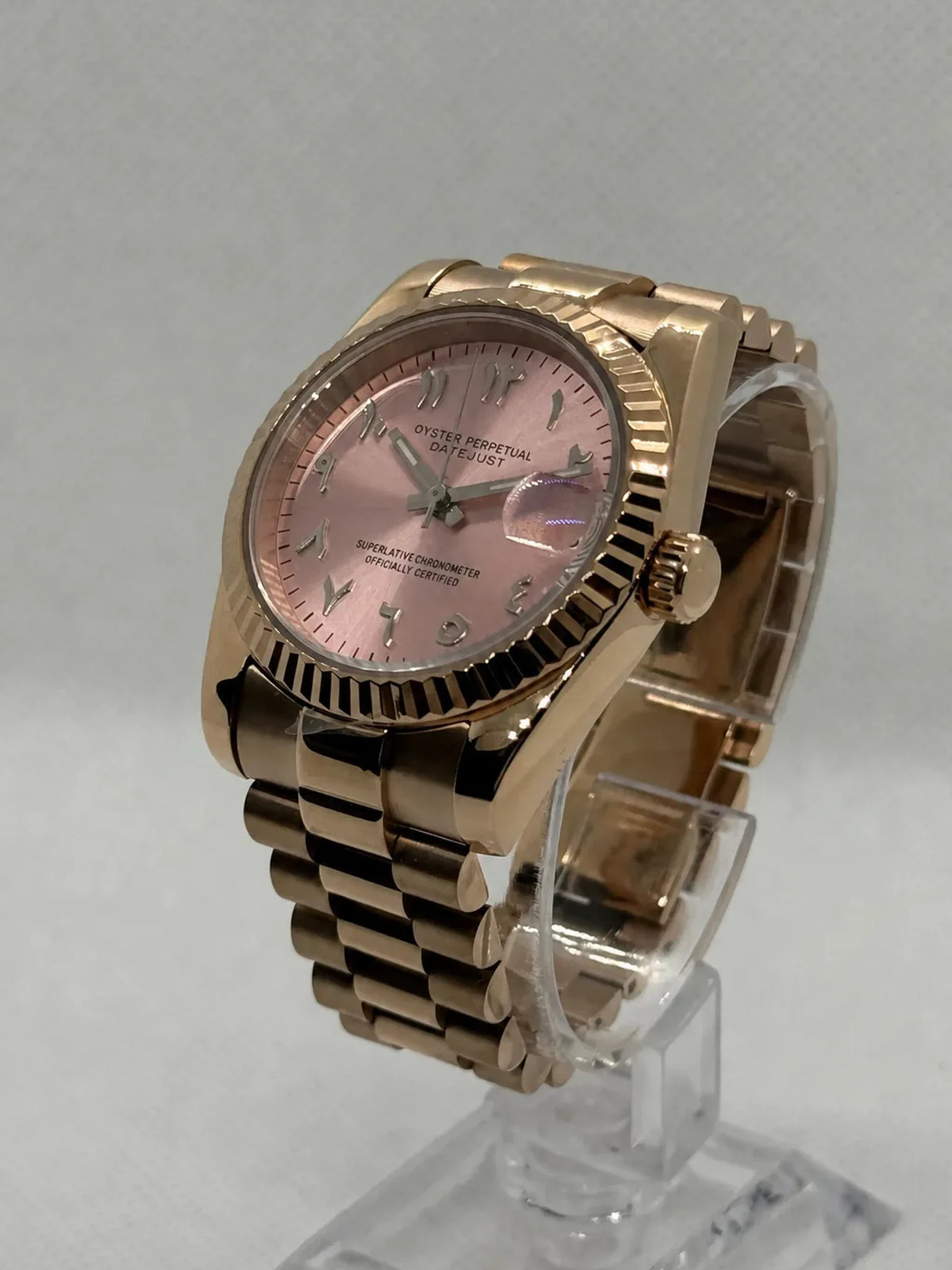 Montre Seiko mod SEIKOJUST arabic or rose, vue trois-quarts — Time2Seiko
