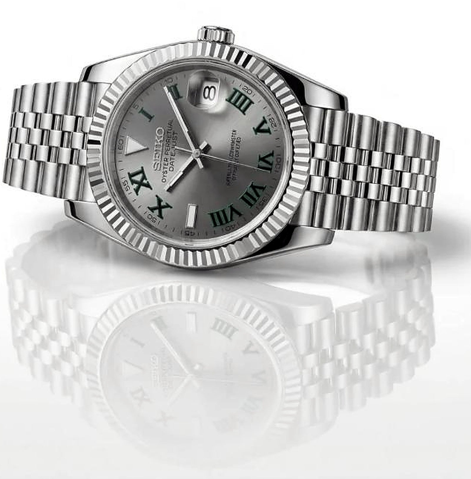 SEIKOJUST Wimbledon — vue 3/4 bracelet jubilé cadran gris chiffres romains verts — Seiko mod Time2Seiko