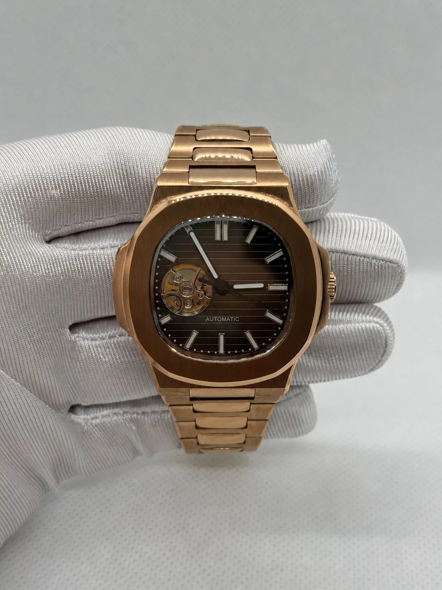 Montre Seiko mod SEIKOLUS cœur ouvert brown, vue de face — Time2Seiko